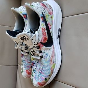 Nike Zoom Pegasus 35 womens running sneakers 7.5 size in excellent condition